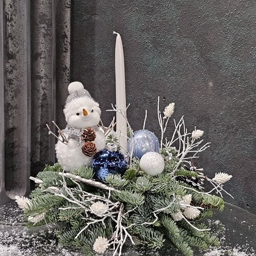 Композиция "Снеговик в голубом"